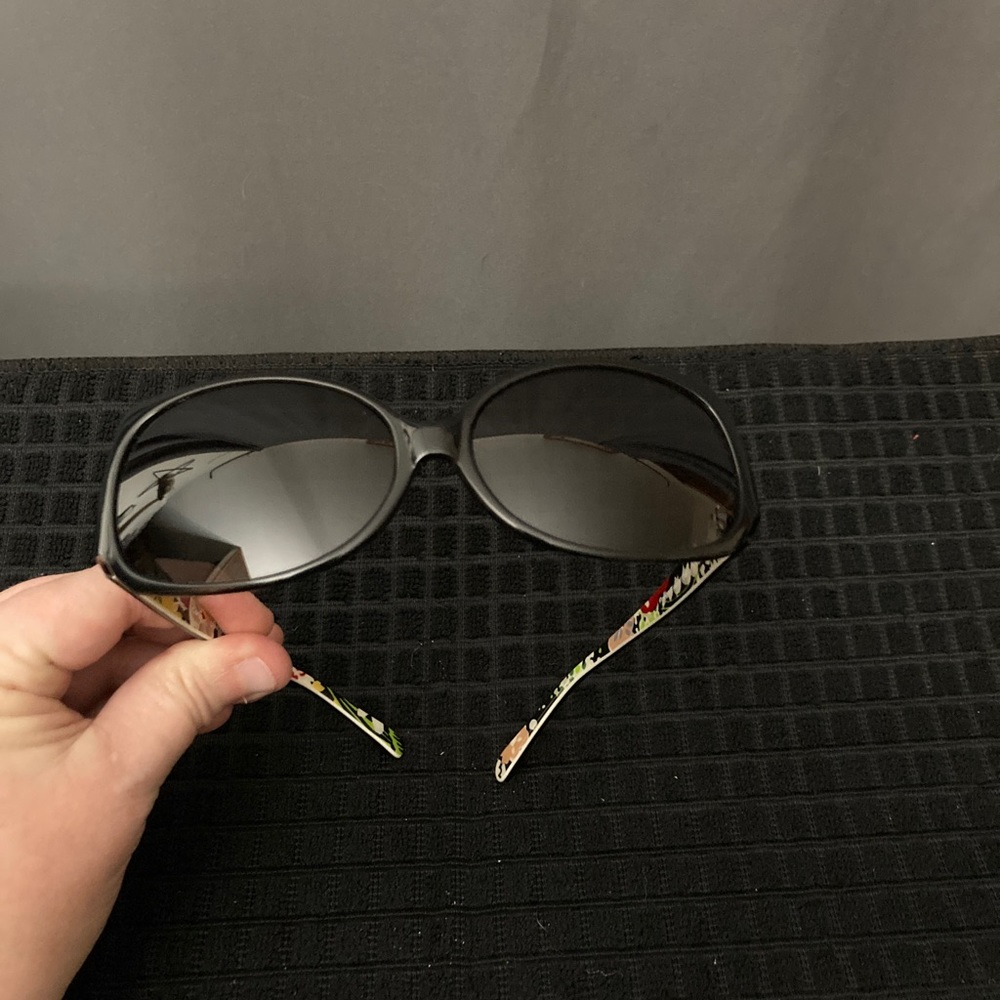 Sunglasses lot - Linea Roma and Vera Bradley Carys. Like New!